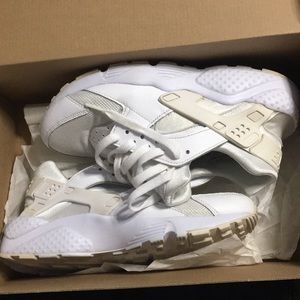 NIKE HUARACHE RUN